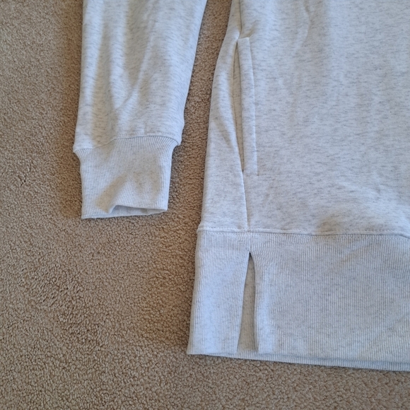 Kirkland Signature Sweatshirt Crewneck Cozy Fleece Lined Medium Light Grey Top - Picture 11 of 12